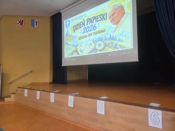 Dzień Papieski w szkole: gra terenowa o św. Janie Pawle II