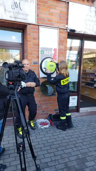 Nowy defibrylator AED w Gniewie – przy aptece przy ul. Piłsudskiego