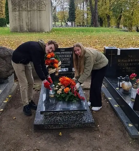 Uczniowie klasy 3a LO oddali hołd patronowi szkoły w Pelplinie