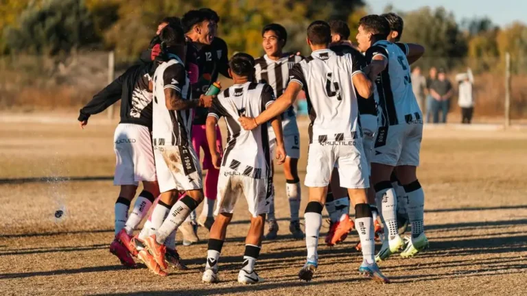 Hetman Gniew wygrywa 2:0 i zostaje liderem tabeli